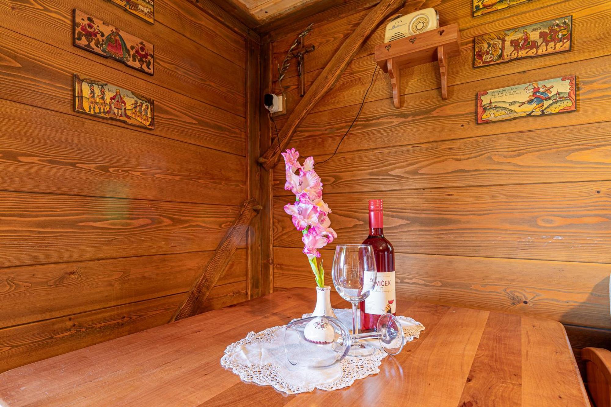 Vineyard Cottage Skatlar Otocec Exterior photo