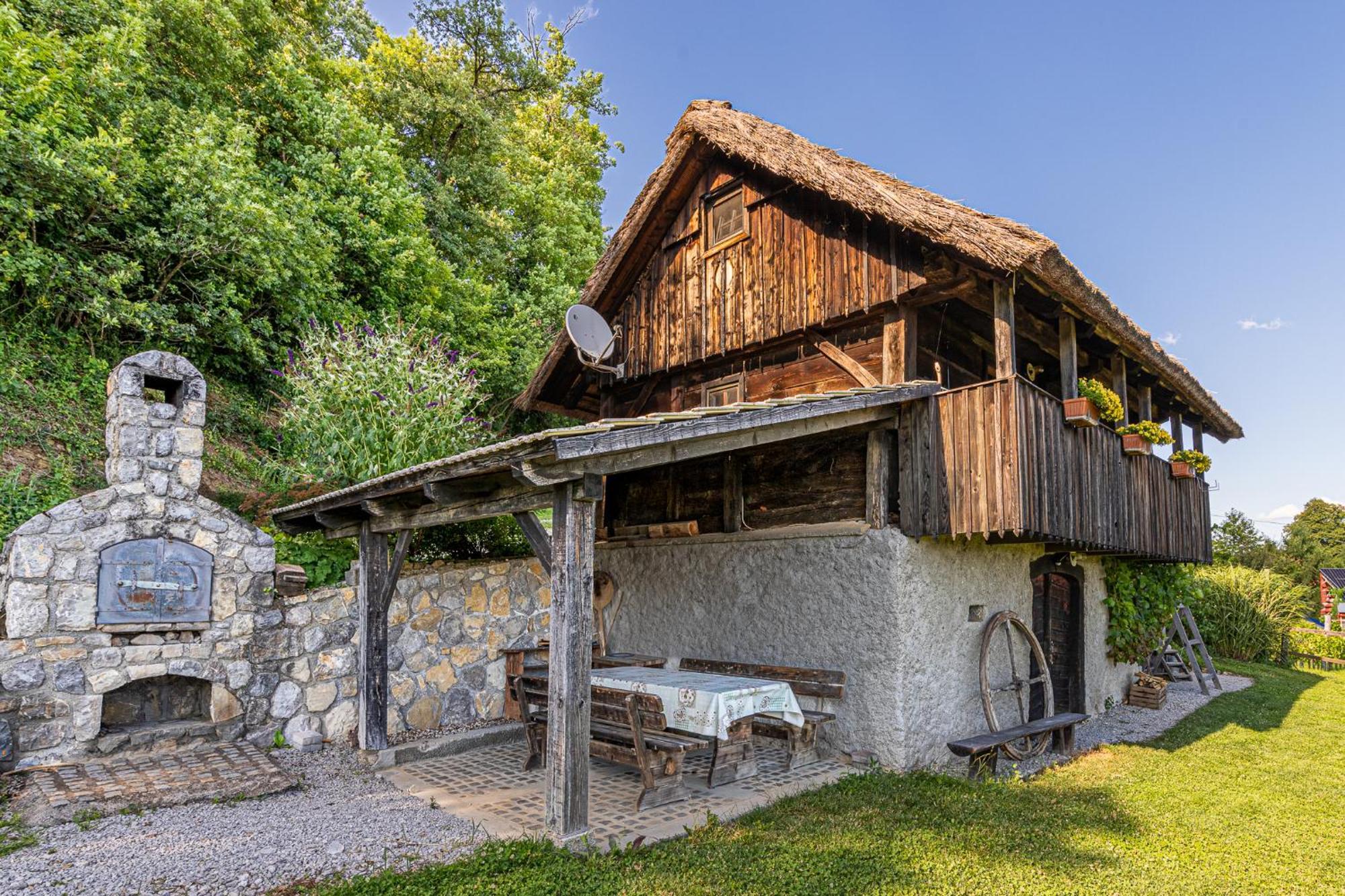 Vineyard Cottage Skatlar Otocec Exterior photo